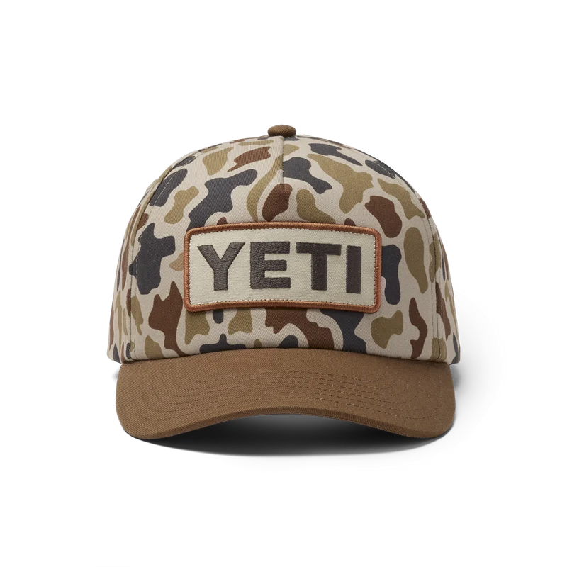 YETI® Wetlands middelhoge pet met platte klep in camouflagestijl, met logobadge
