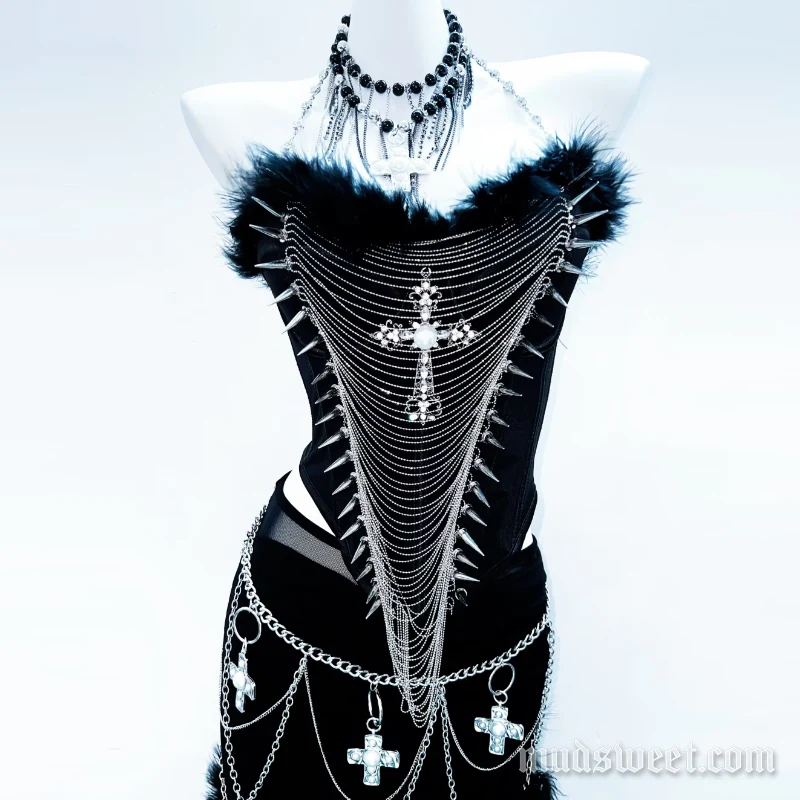 Gotische metalen ketting haltertop met kruisapplicatie
