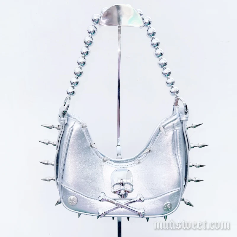 Gotische crossbodytas met metallic doodskopapplicatie