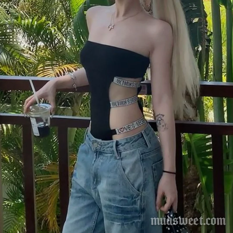 Gotische, uitgeholde, rugloze tube-bodysuit