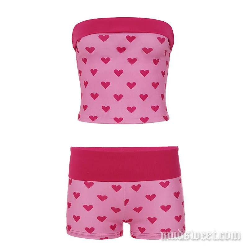set bestaande uit een mouwloze tube broek met hartjesprint, open rug en lage taille.