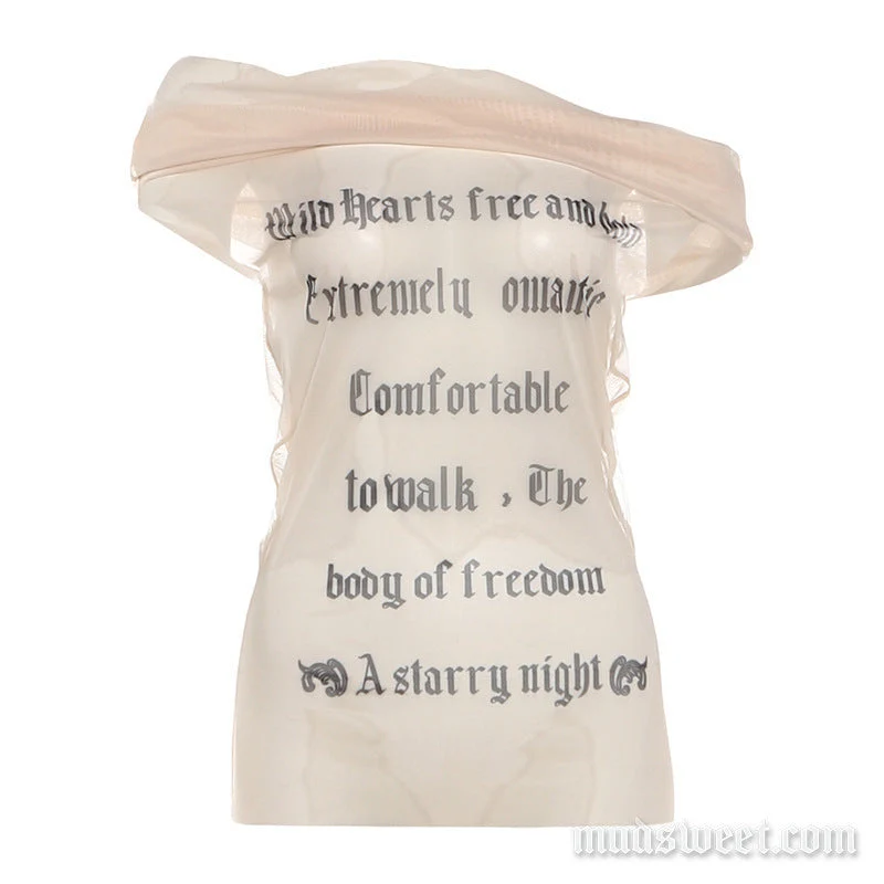 Gotische off-shoulder top met letterprint en mesh-stof