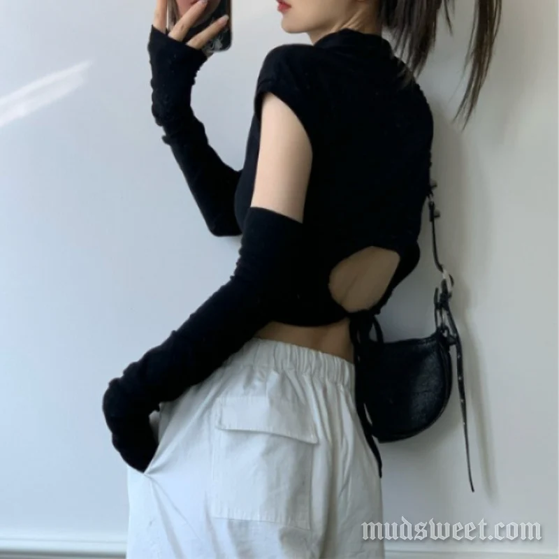 Korte crop top met korte mouwen, hoge hals en strikceintuur