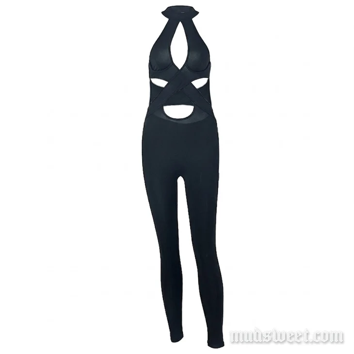 Gotische jumpsuit met open rug en uitgesneden details
