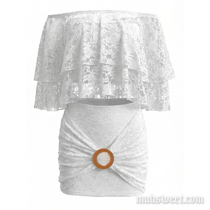 Off-shoulder minirok met ruches en kant, geplooide details.