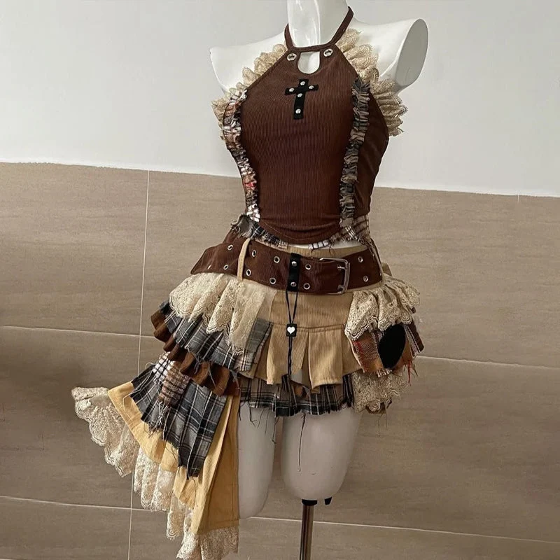 Fairycore minirokje met kanten zoom en opengewerkte ruitjesprint.