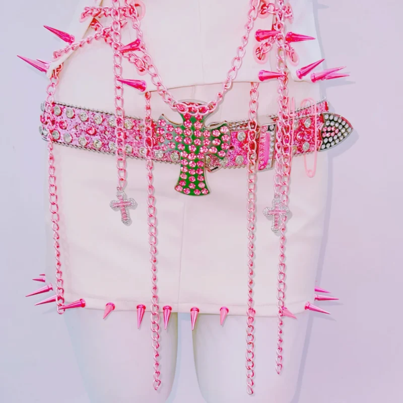 Pastelgoth tube top met metalen ketting en kralen