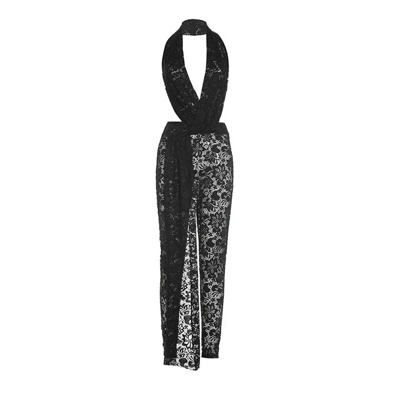 Halter jumpsuit met diepe V-hals, kanten details en een onregelmatige vorm