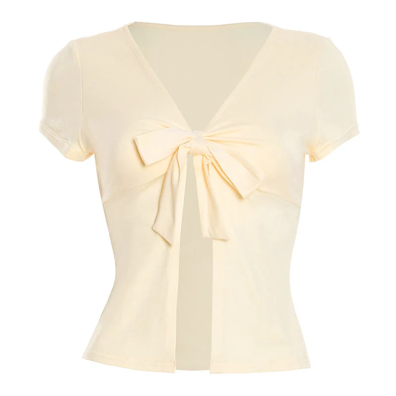 Korte crop top met korte mouwen, V-hals en strikceintuur, effen kleur