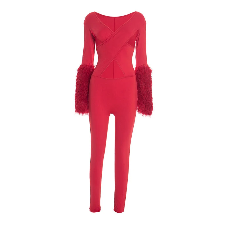 Jumpsuit met lange mouwen, opengewerkte details en pluizige V-hals
