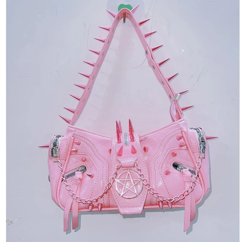 Handtas met klinknagels van PU-leer en metalen ketting | pastelgoth