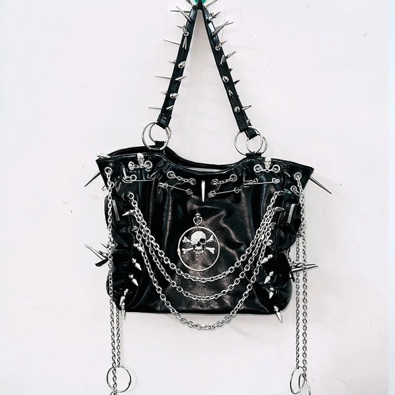 Gotische handtas met metalen ketting en klinknagels, gemaakt van PU-leer.