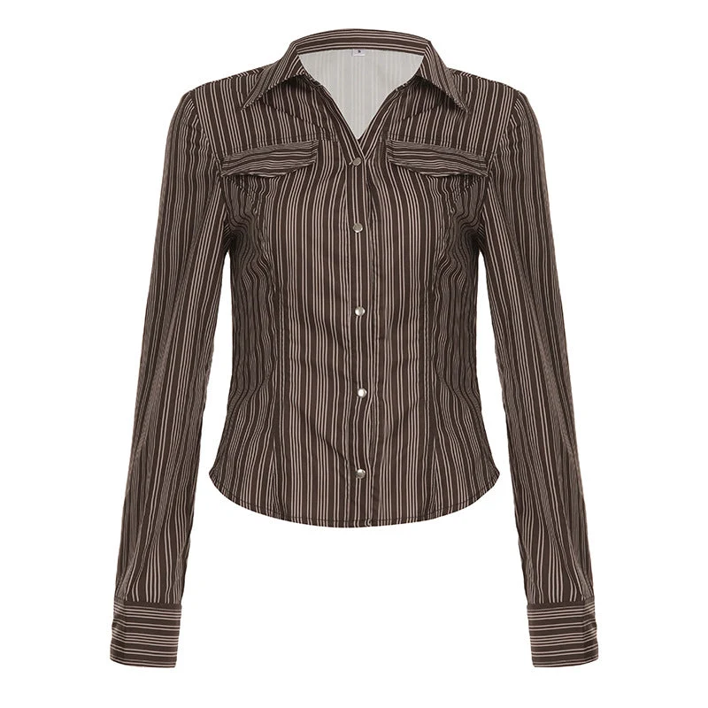 Grunge top met omgeslagen kraag en gestreepte knoopsluiting