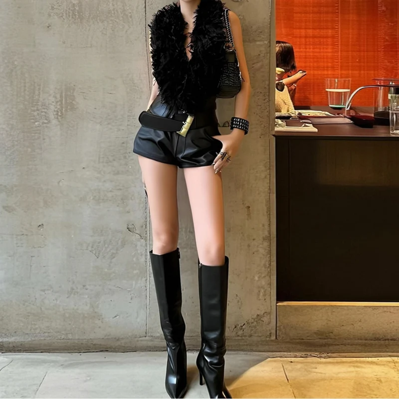 Grunge halter bodysuit met pluizige V-hals