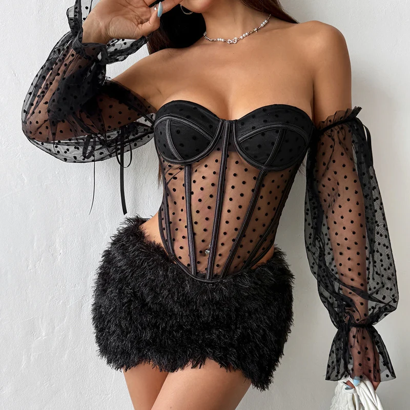 Gotische top met stippen en blote schouders (corsettop)