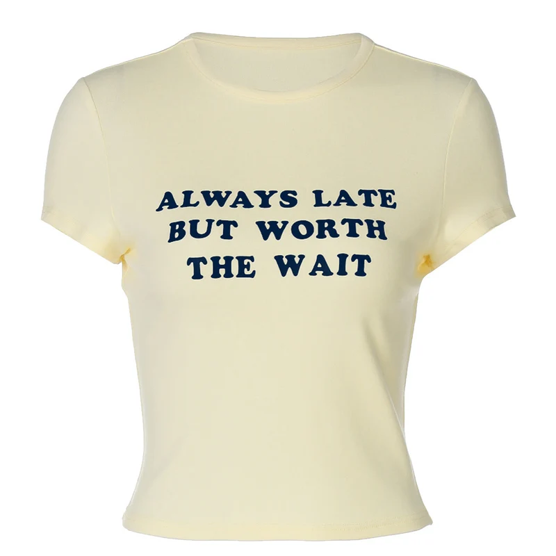 Top met korte mouwen en ronde hals en letterprint