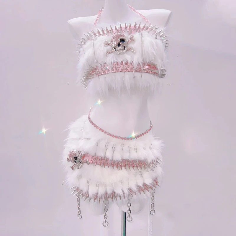Gotische minirok met doodskopapplicatie en metalen ketting