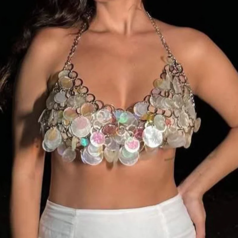 Gotische glitter haltertop met metalen ketting.