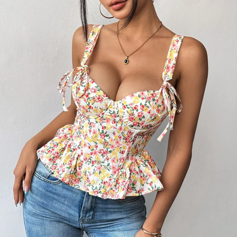 Cami-top met ruches en bloemenprint en vetersluiting