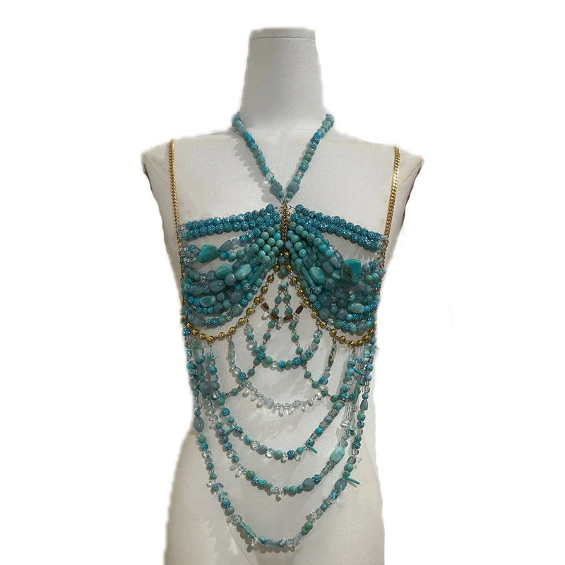 Gotische haltertop met kralen en metalen ketting, open rug.