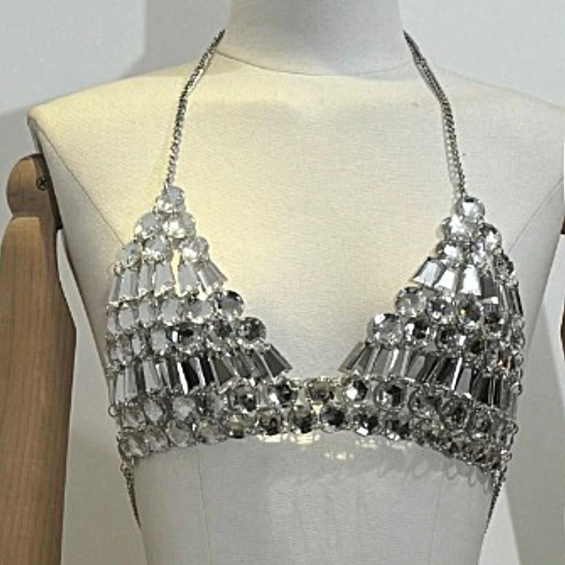 Gotische haltertop met metalen ketting en V-hals