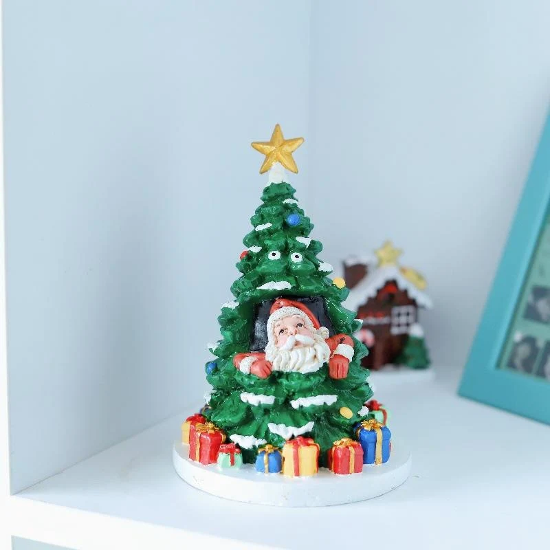 Grunge kerstboom met kerstman decoratie