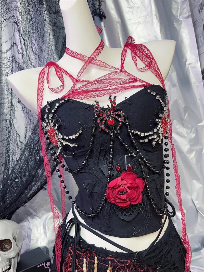 Fairycore cami top met spinnenpatroon en kralen en kant