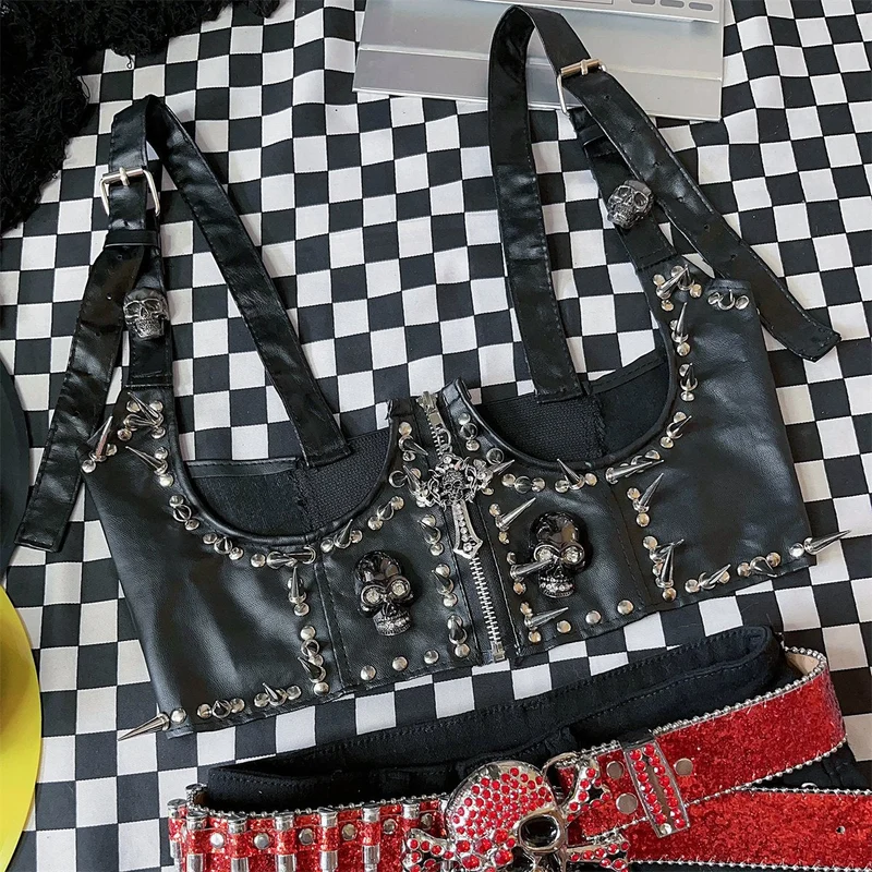 Gotische camisole top van PU-leer met doodskopapplicatie