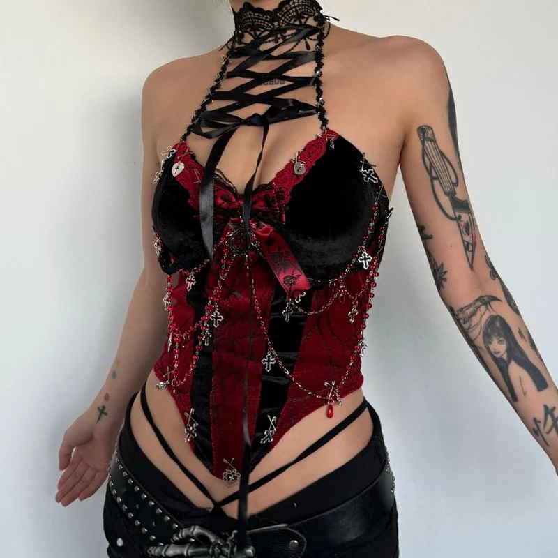 Top met metalen ketting, halterknoop en strikprint