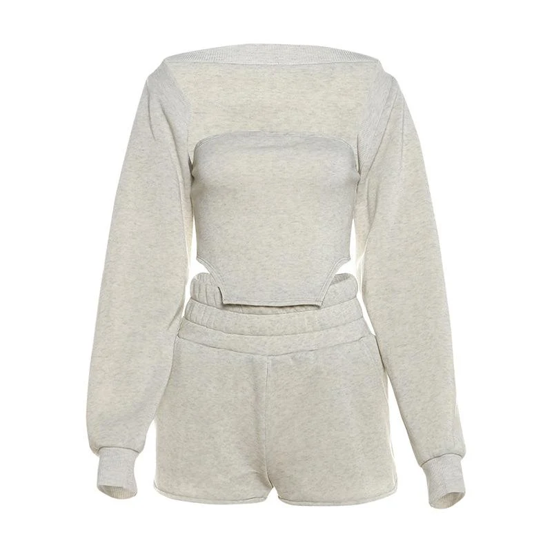 Grunge set bestaande uit een shrug met lange mouwen en een korte broek