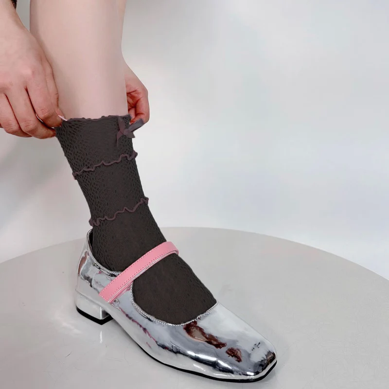 Fairycore strikjes met ruches en contrasterende sokken