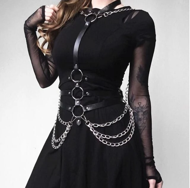 Gotisch harnas van PU-leer met metalen ketting