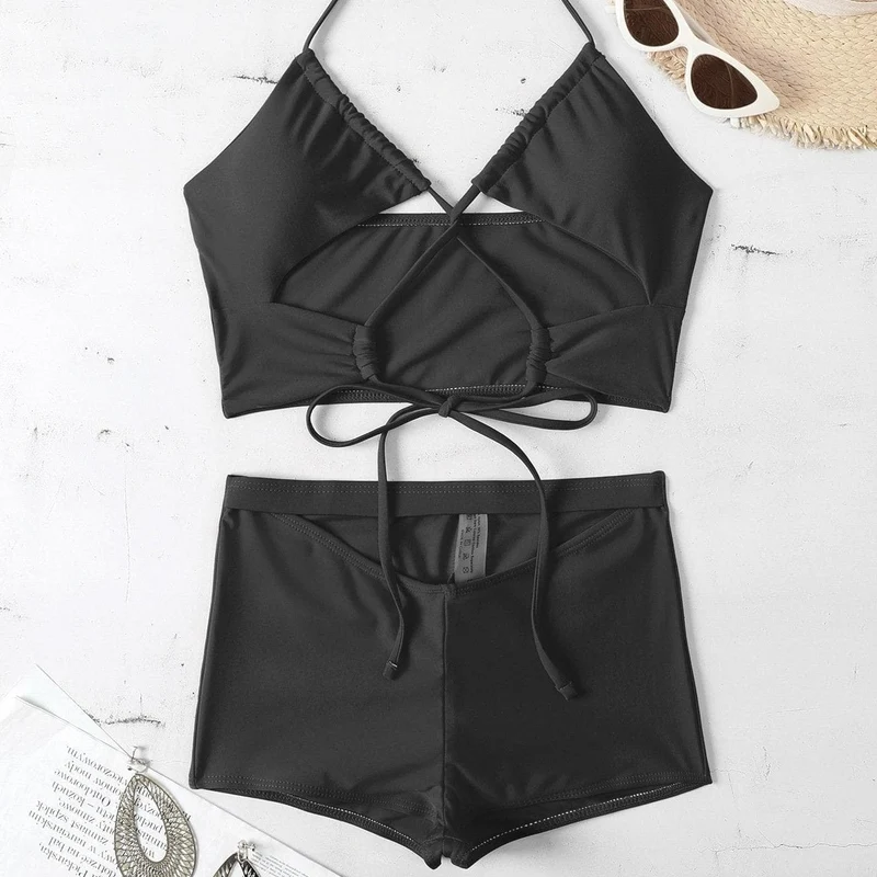 Goth uitgesneden bikini set met kruisbandjes en hoge taille, bestaande uit twee delen