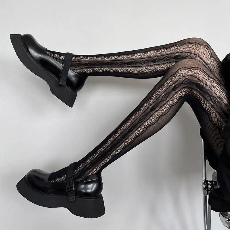 Visnet panty met uitgeholde kant en effen kleur