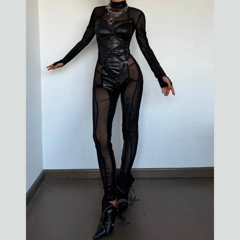 Gotische jumpsuit met hoge hals en mesh patchwork